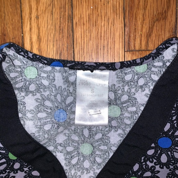 Women’s scrub top - Picture 2 of 2